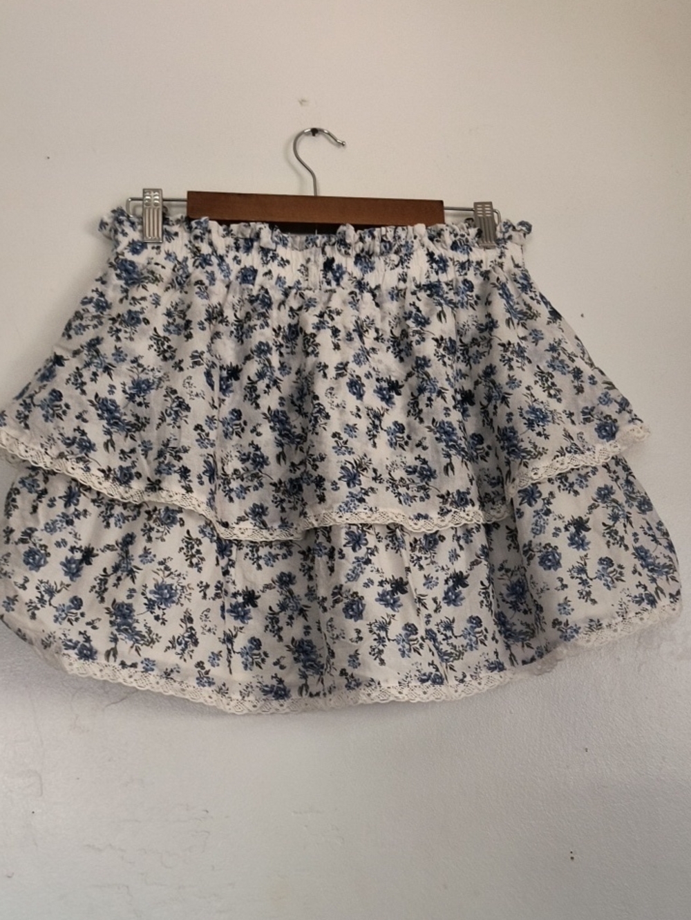 NWT RSQ Boho Coquette White Mini Skirt with Blue Floral Lace Tiers Sz Large Wom - Picture 8 of 11